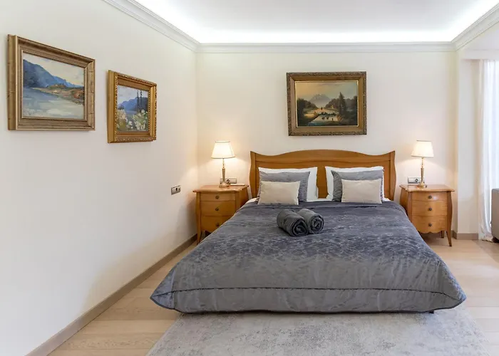 Diora فيلة أذيخي