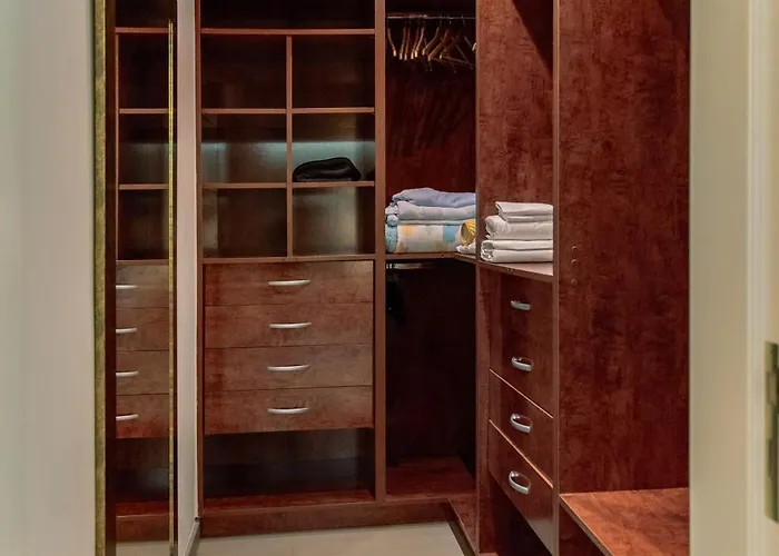 فيلة Diora أذيخي