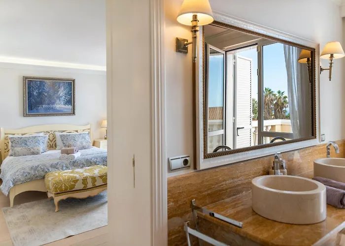 فيلة Diora أذيخي