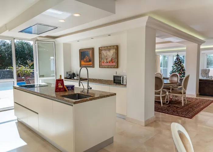 别墅 Diora 阿德耶